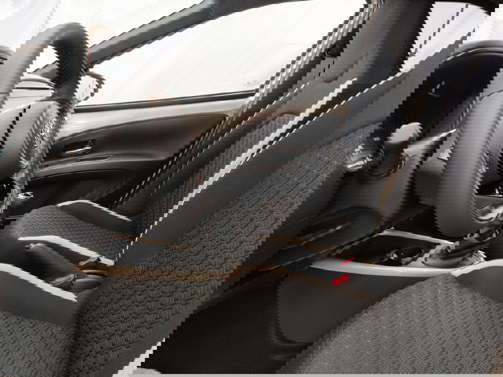 Toyota Aygo X nuova a Roma (13)