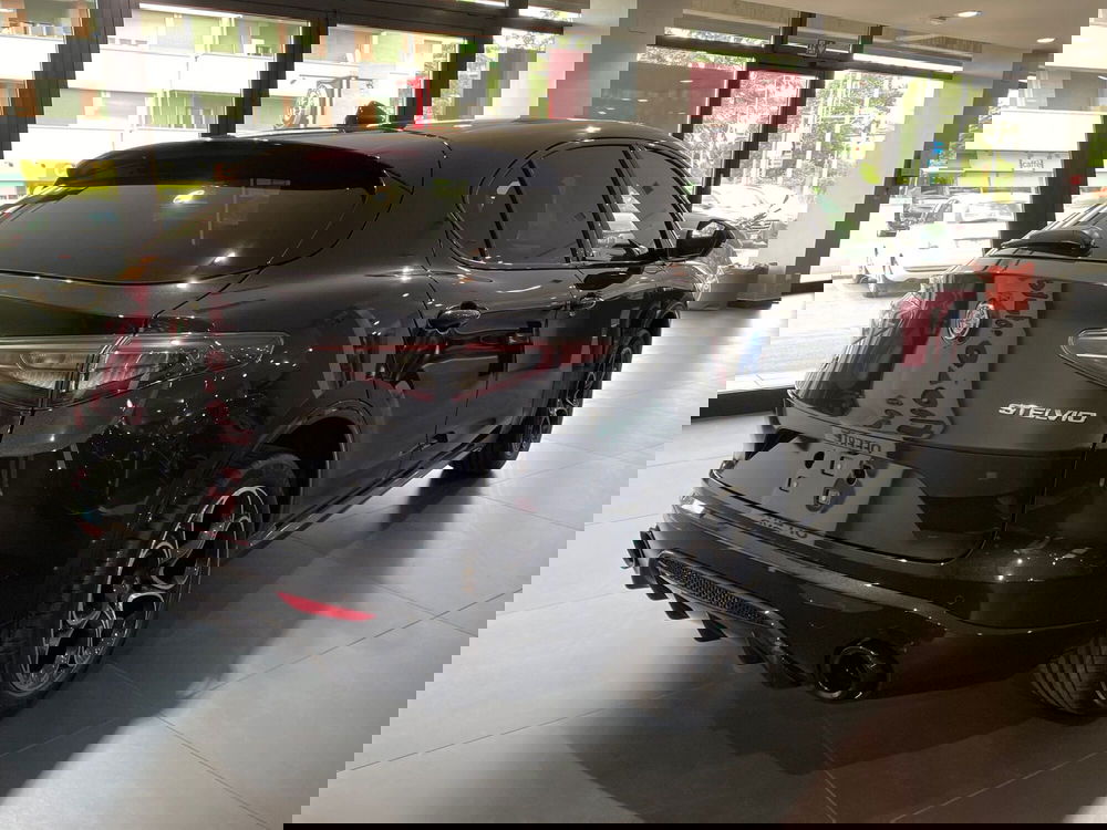 Alfa Romeo Stelvio nuova a Reggio Emilia (16)