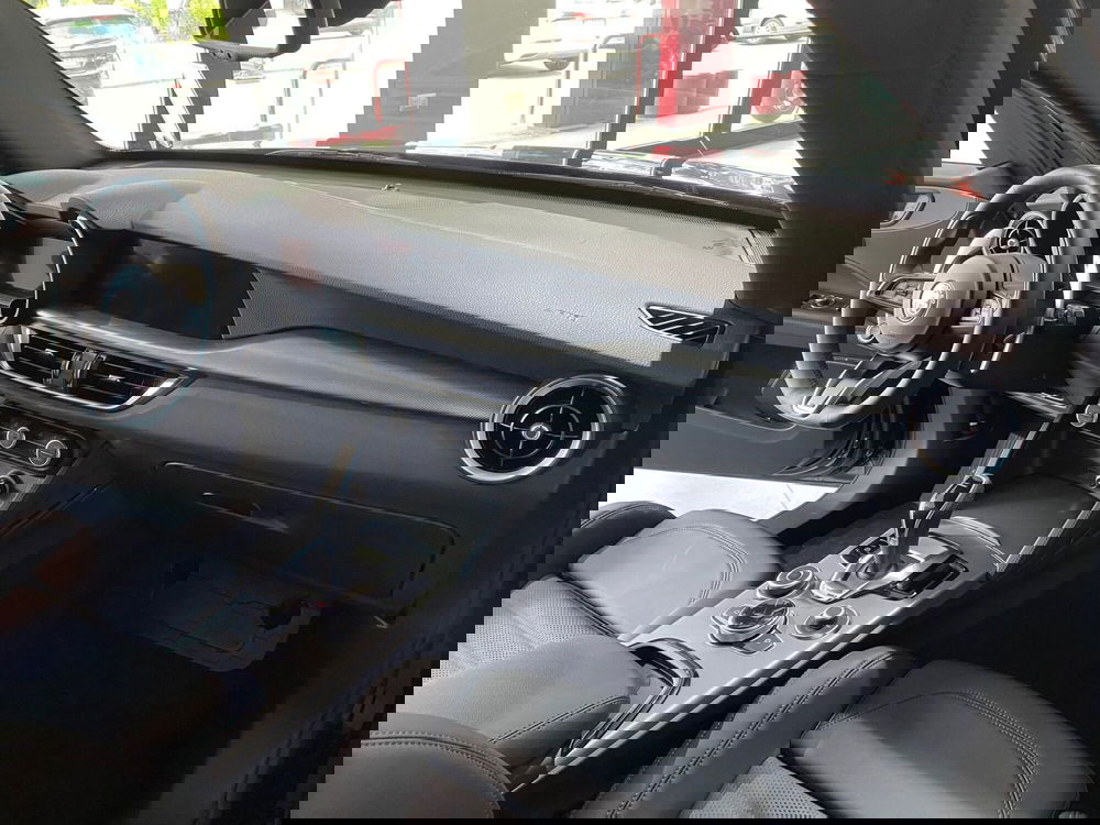 Alfa Romeo Stelvio nuova a Reggio Emilia (6)