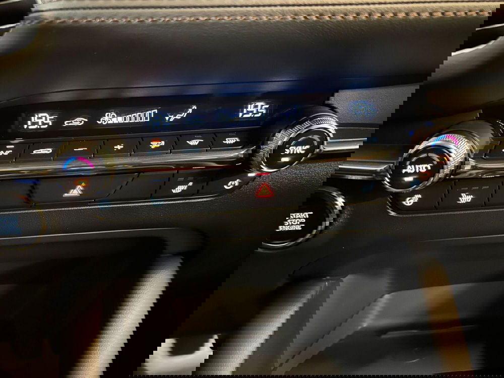 Mazda Mazda3 Hatchback nuova a Pavia (12)