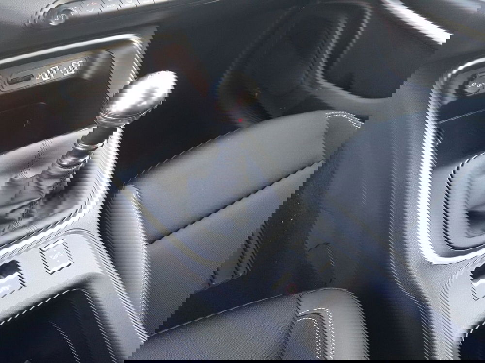 Jeep Avenger nuova a Pescara (8)