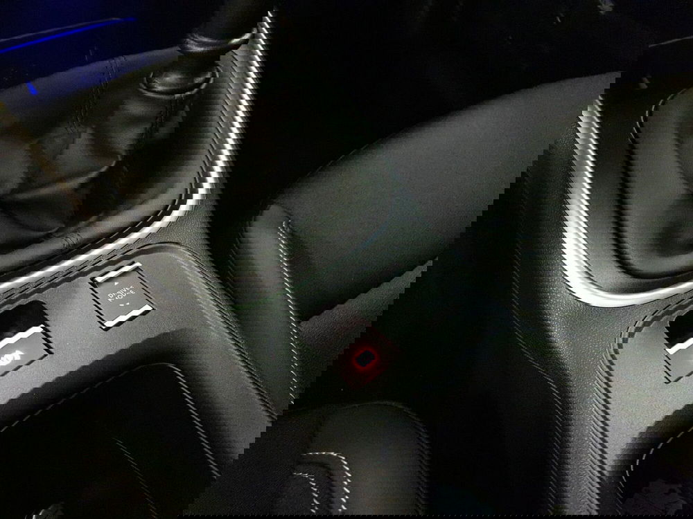 Jeep Avenger nuova a Pescara (12)