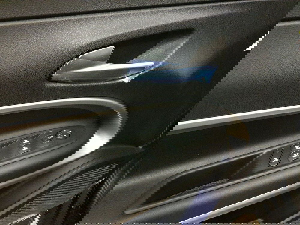 Jeep Avenger nuova a Pescara (13)