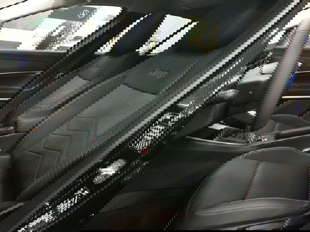 Jeep Avenger nuova a Pescara (7)