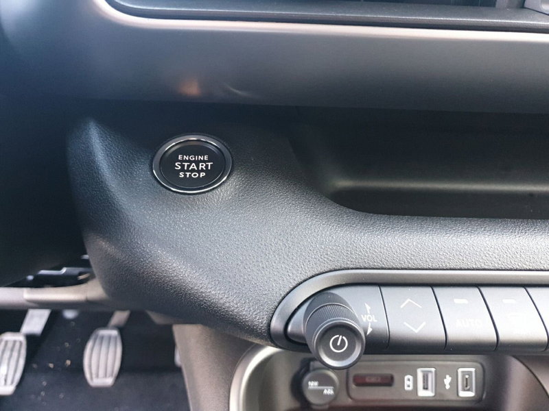 Jeep Avenger nuova a Pescara (11)