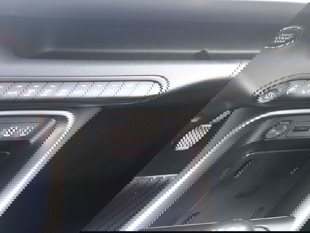 Jeep Avenger nuova a Pescara (9)