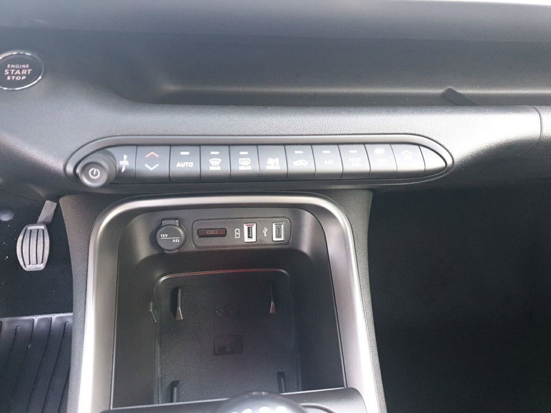 Jeep Avenger nuova a Pescara (9)