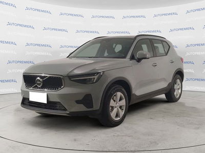 Volvo XC40 B3 automatico Essential nuova a Como