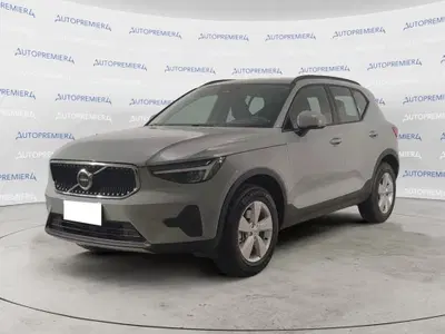 Volvo XC40 B3 automatico Essential N1 nuova a Como