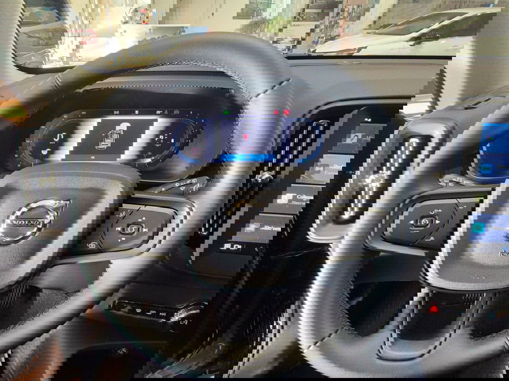 Volvo XC40 nuova a Como (8)