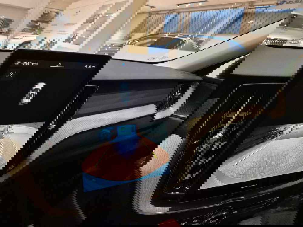 Volvo XC60 nuova a Como (8)