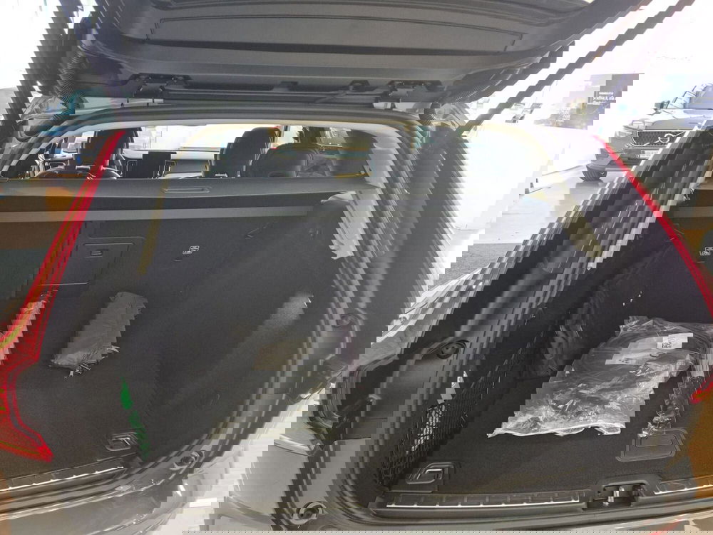 Volvo XC60 nuova a Como (9)