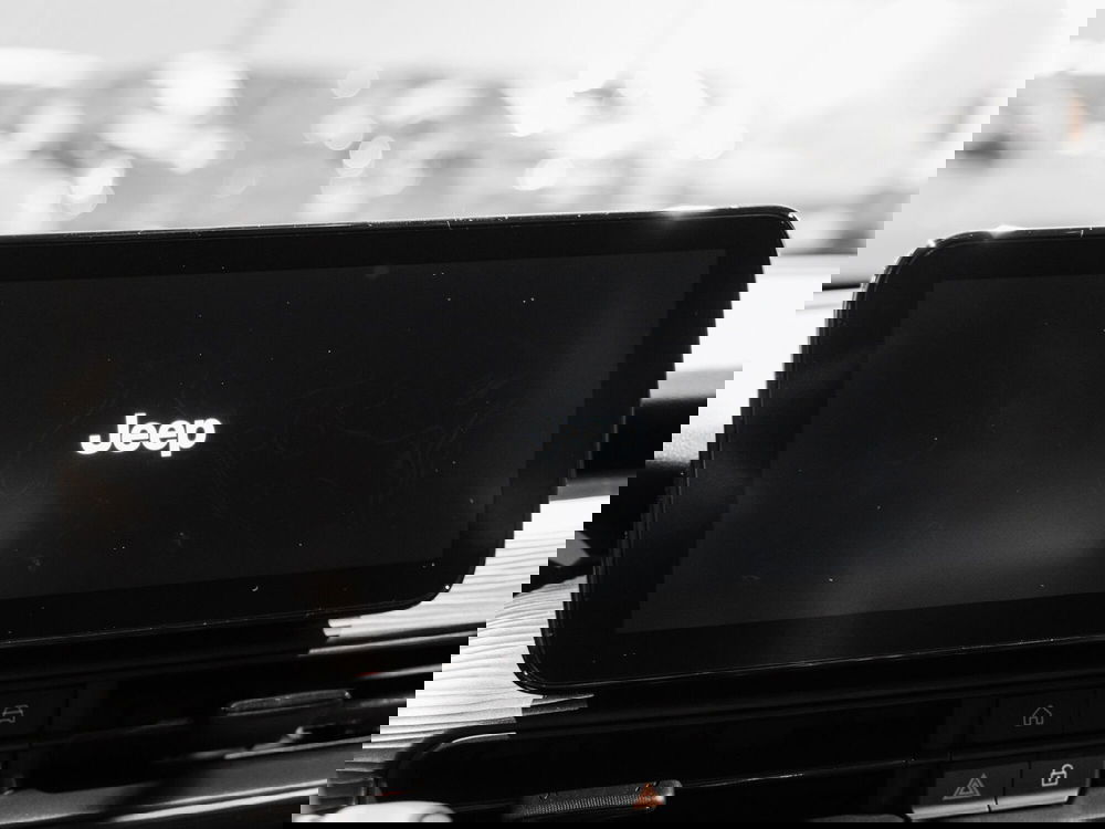 Jeep Avenger nuova a Prato (8)