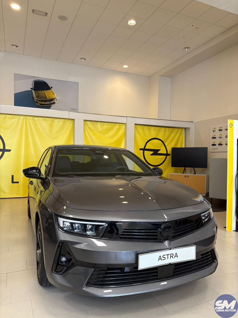 Opel Astra nuova a Siena (2)