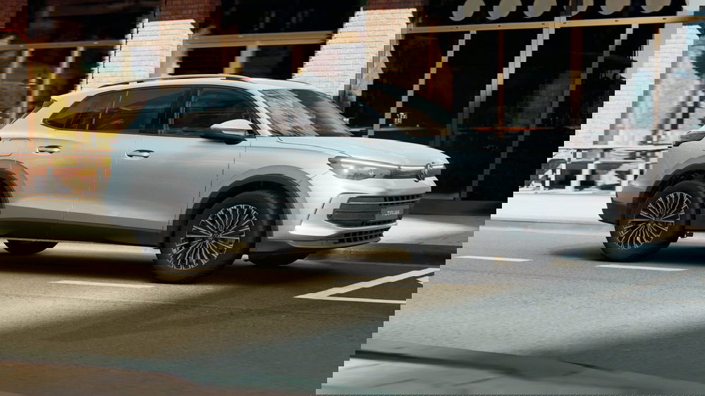 Volkswagen Tiguan nuova a Reggio Calabria (12)