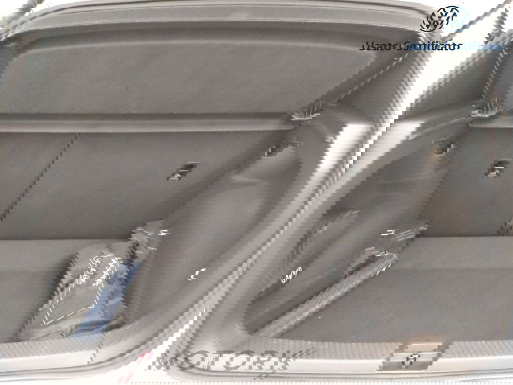 Volkswagen T-Cross usata a Varese (9)