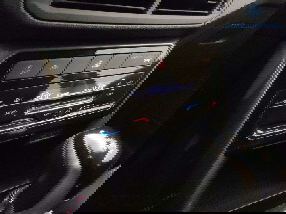 Volkswagen T-Cross usata a Varese (13)