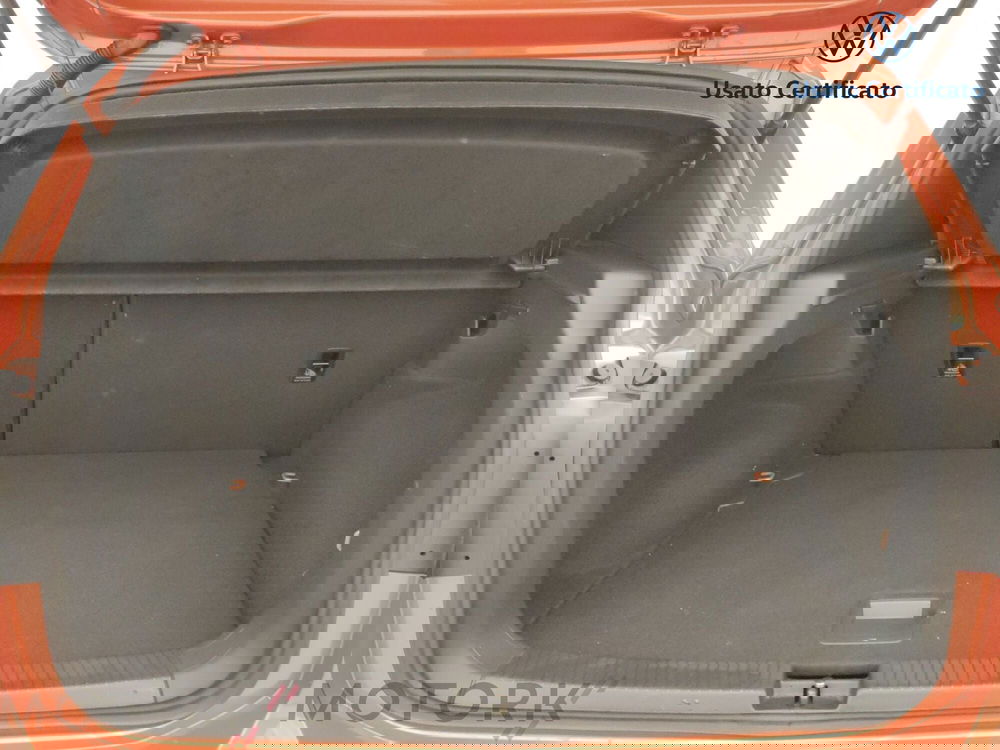 Volkswagen T-Cross usata a Varese (9)