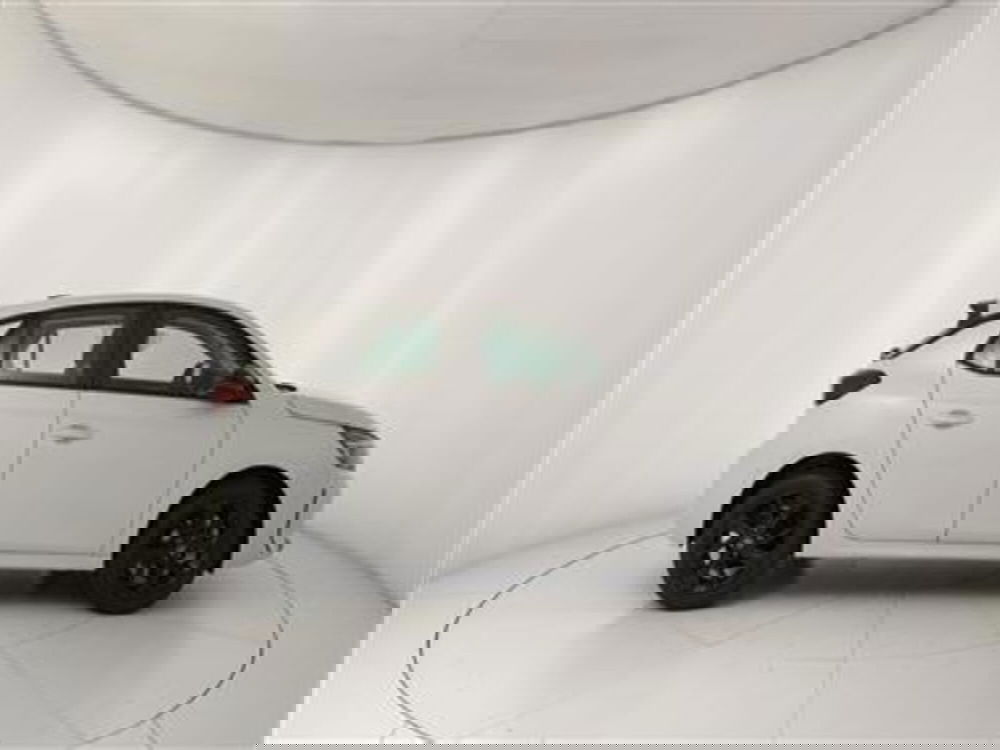 Opel Corsa nuova a Bari (9)