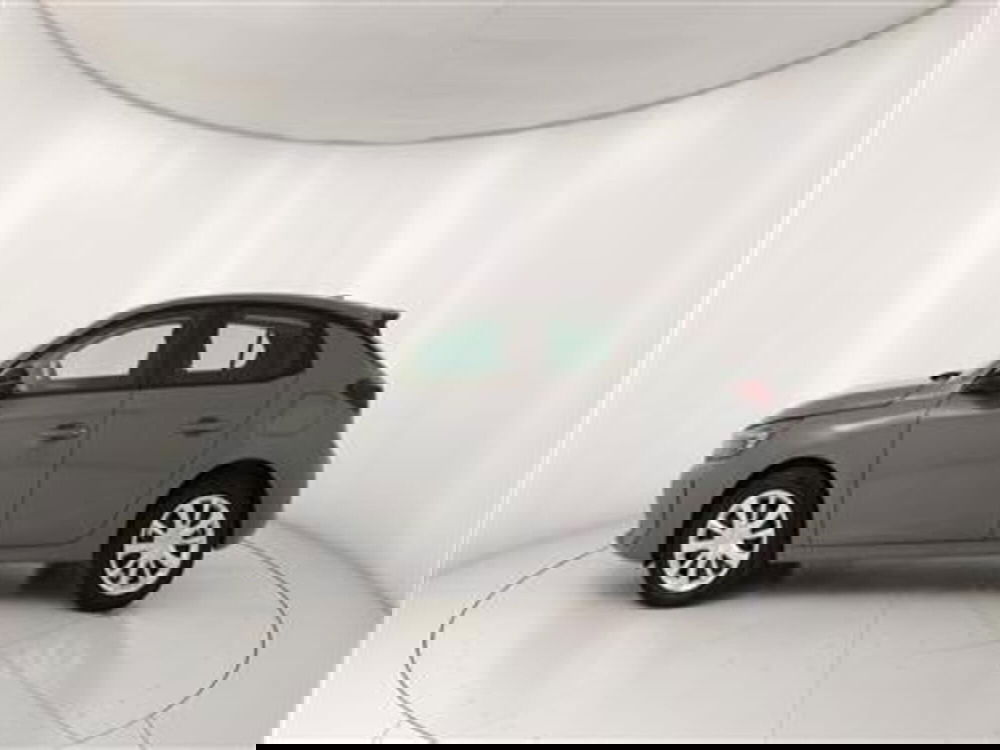 Opel Corsa nuova a Bari (3)