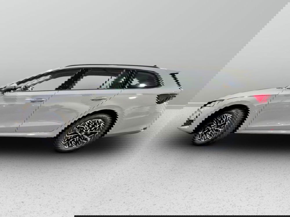 Skoda Octavia Station Wagon nuova a Padova (2)