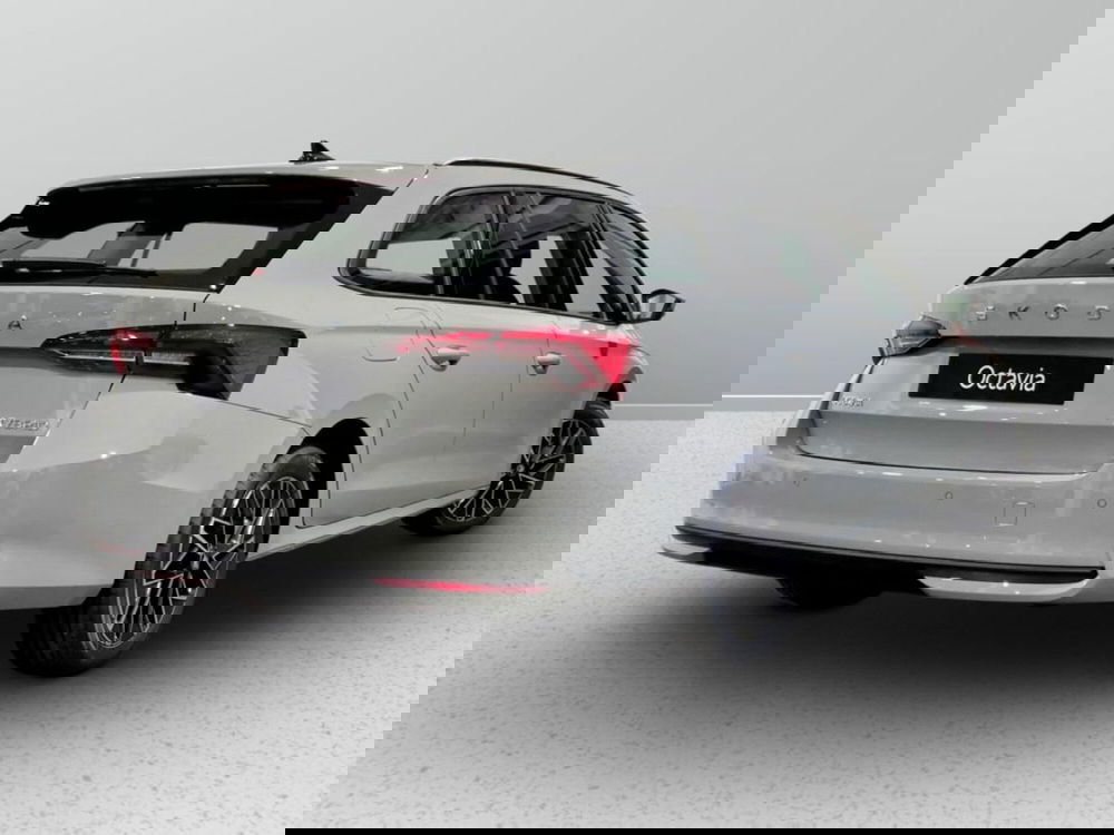 Skoda Octavia Station Wagon nuova a Padova (4)