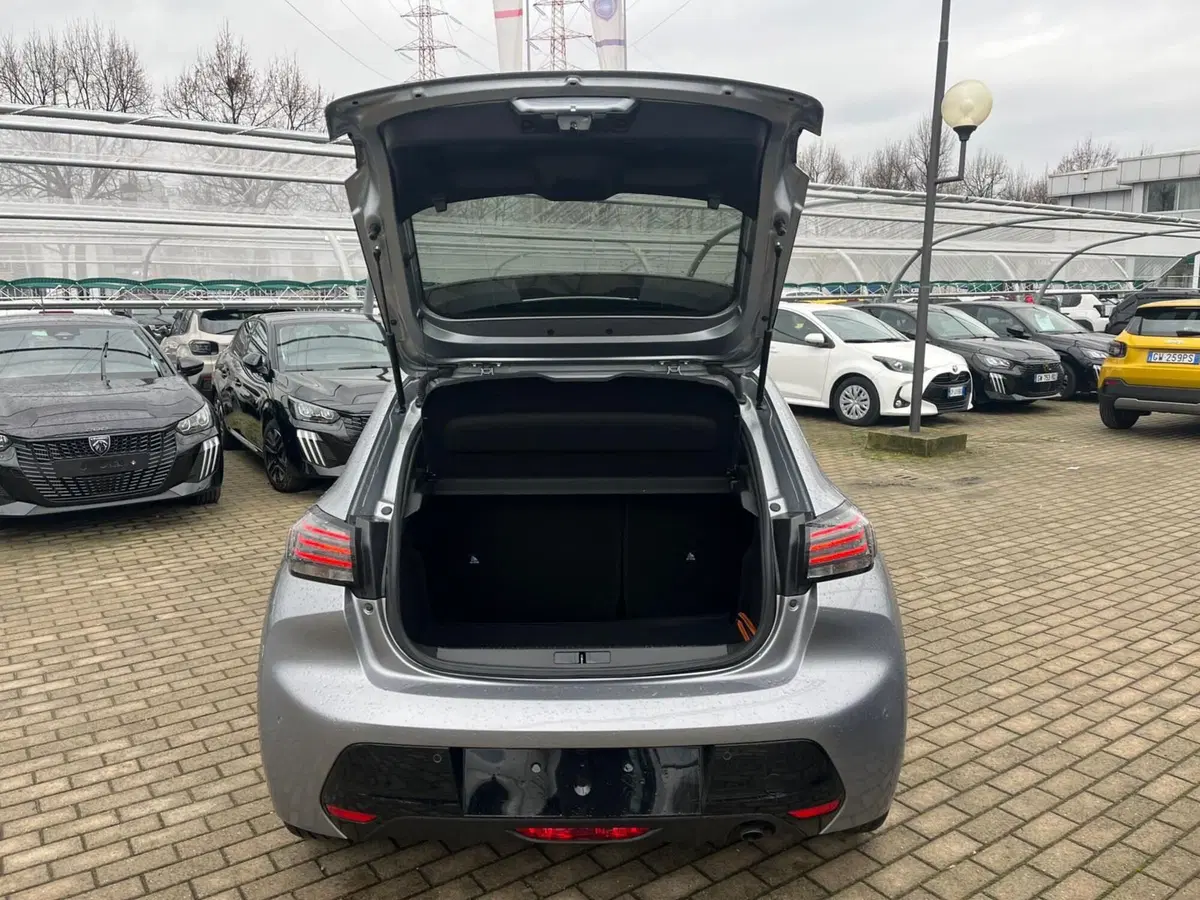 Peugeot 208 usata a Milano (10)