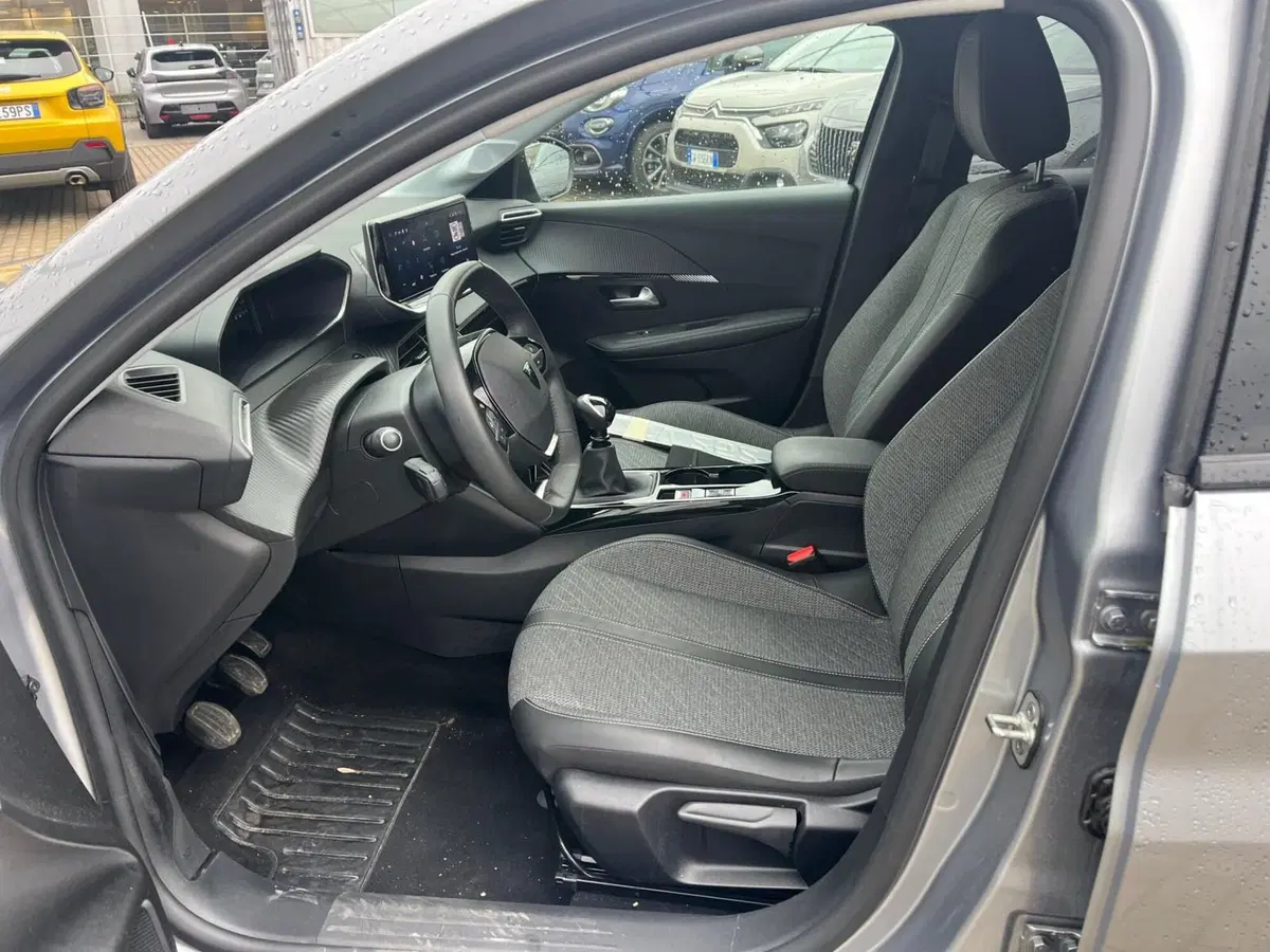 Peugeot 208 usata a Milano (12)