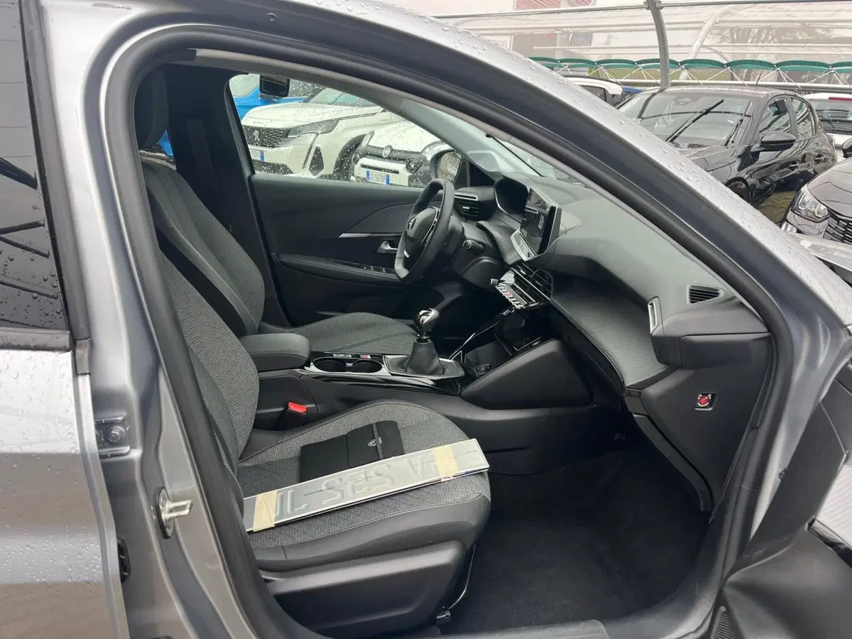 Peugeot 208 usata a Milano (13)