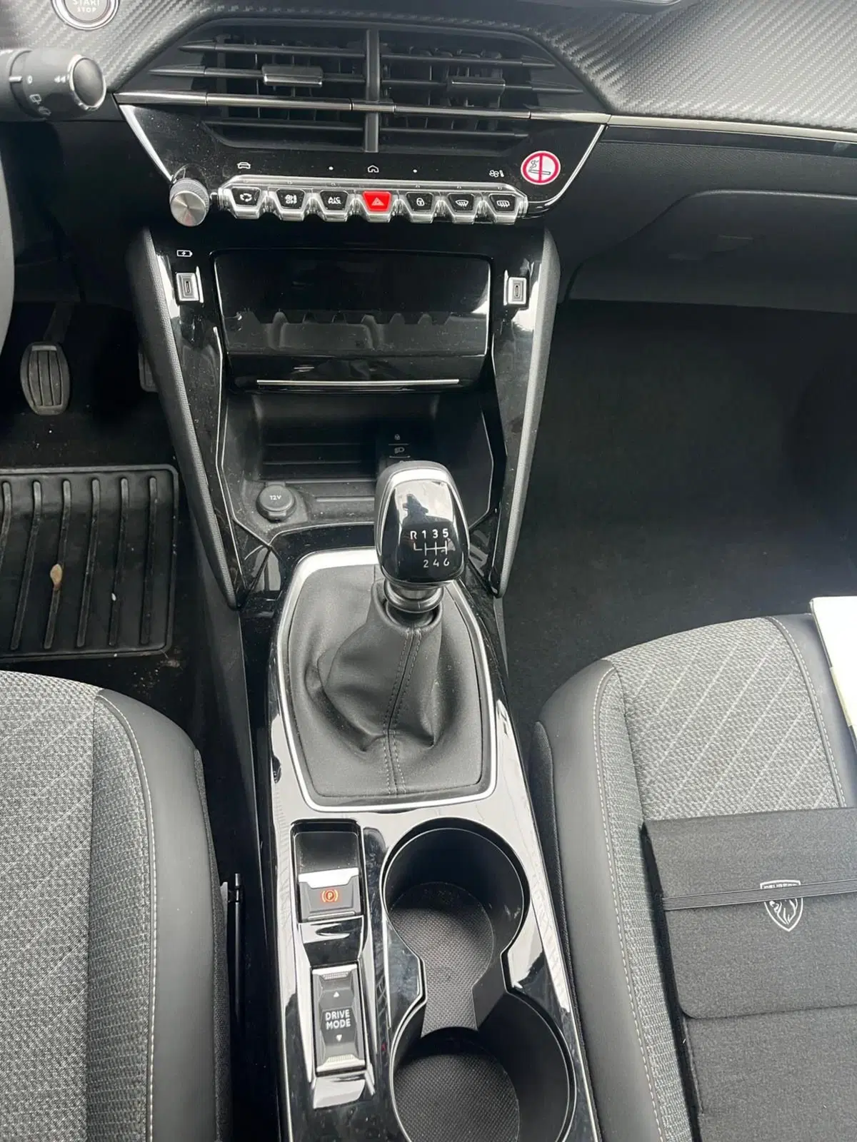 Peugeot 208 usata a Milano (18)
