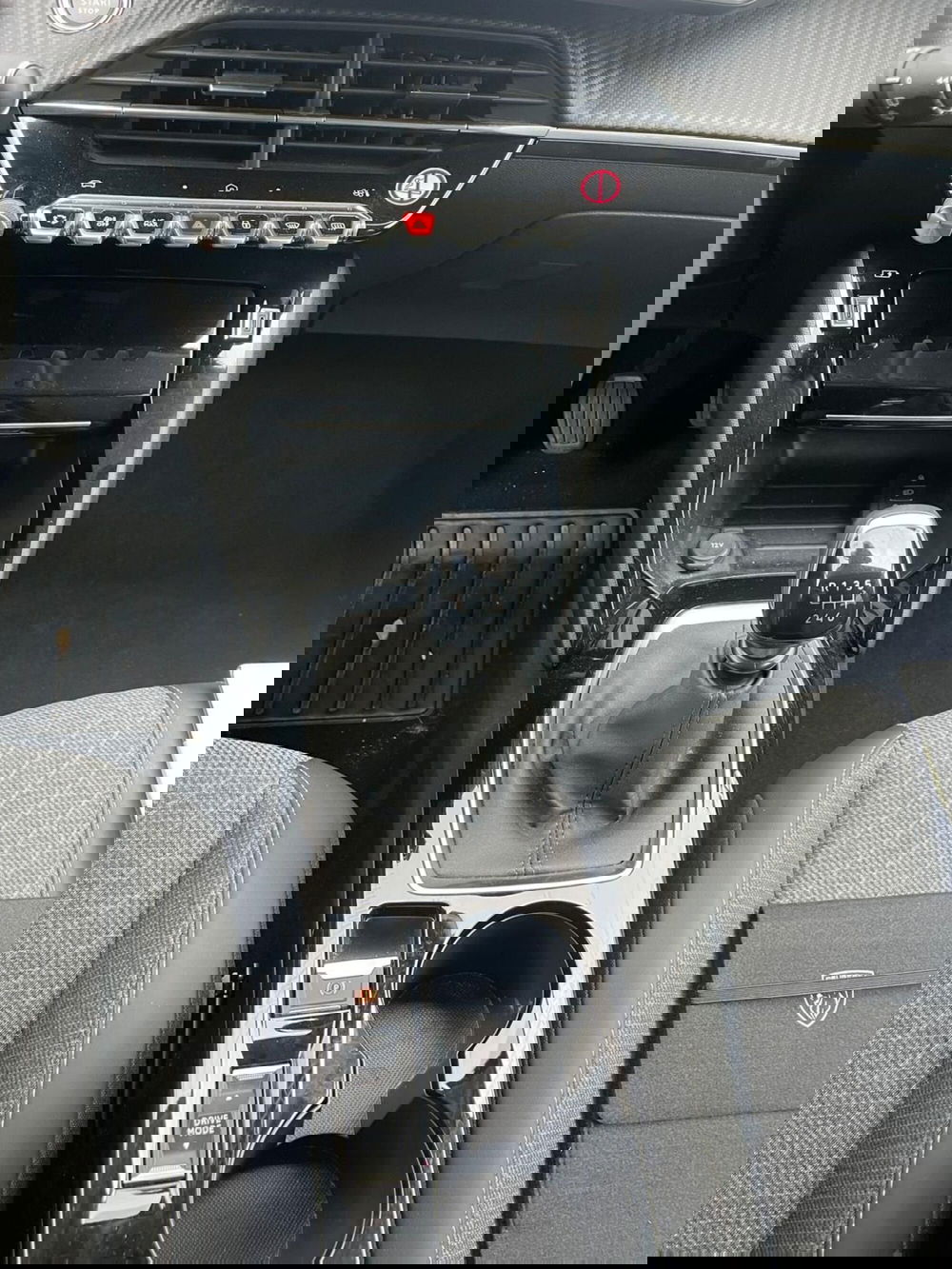 Peugeot 208 usata a Milano (18)