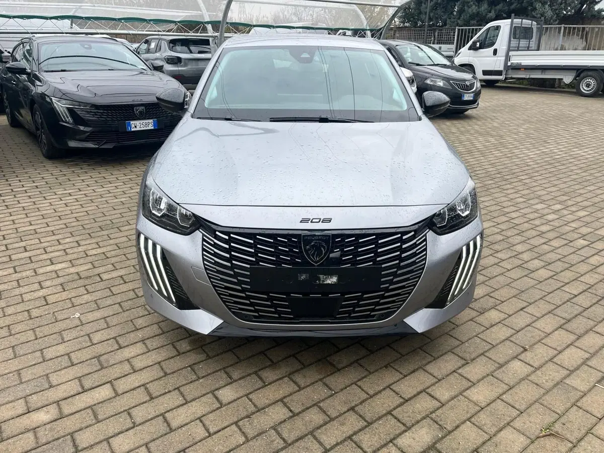 Peugeot 208 usata a Milano (2)