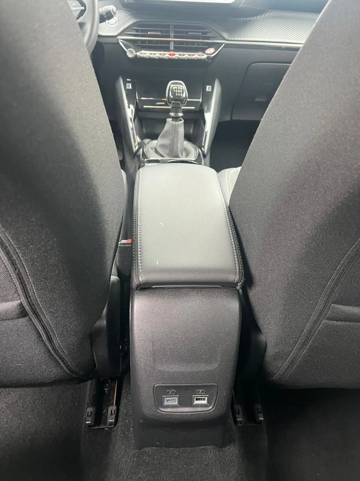 Peugeot 208 usata a Milano (20)
