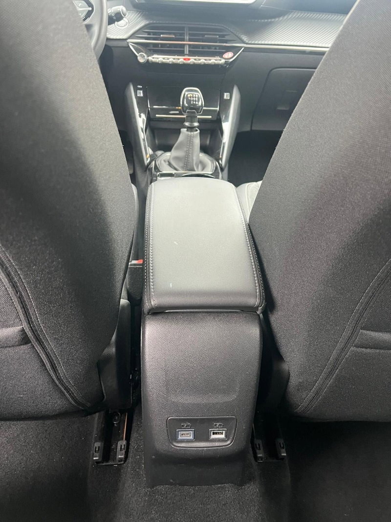 Peugeot 208 usata a Milano (20)