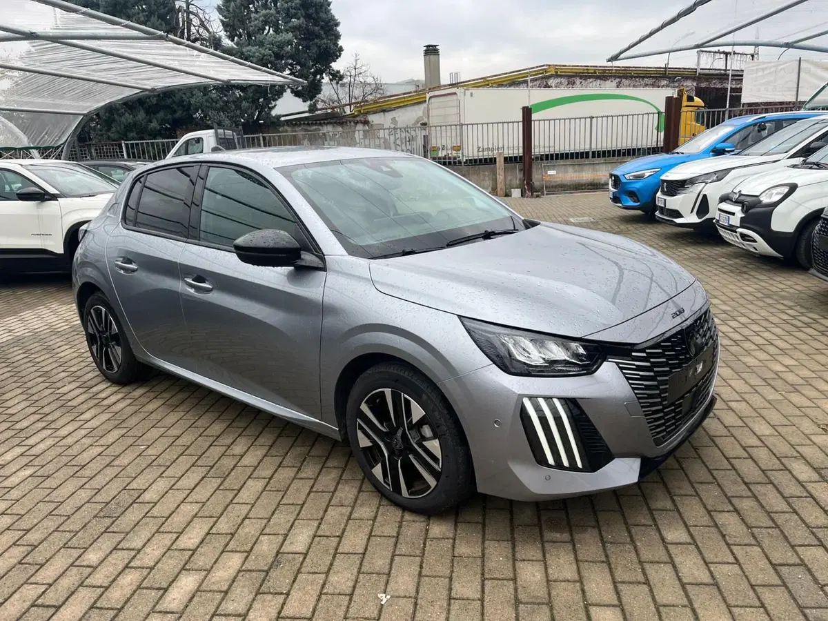 Peugeot 208 usata a Milano (3)
