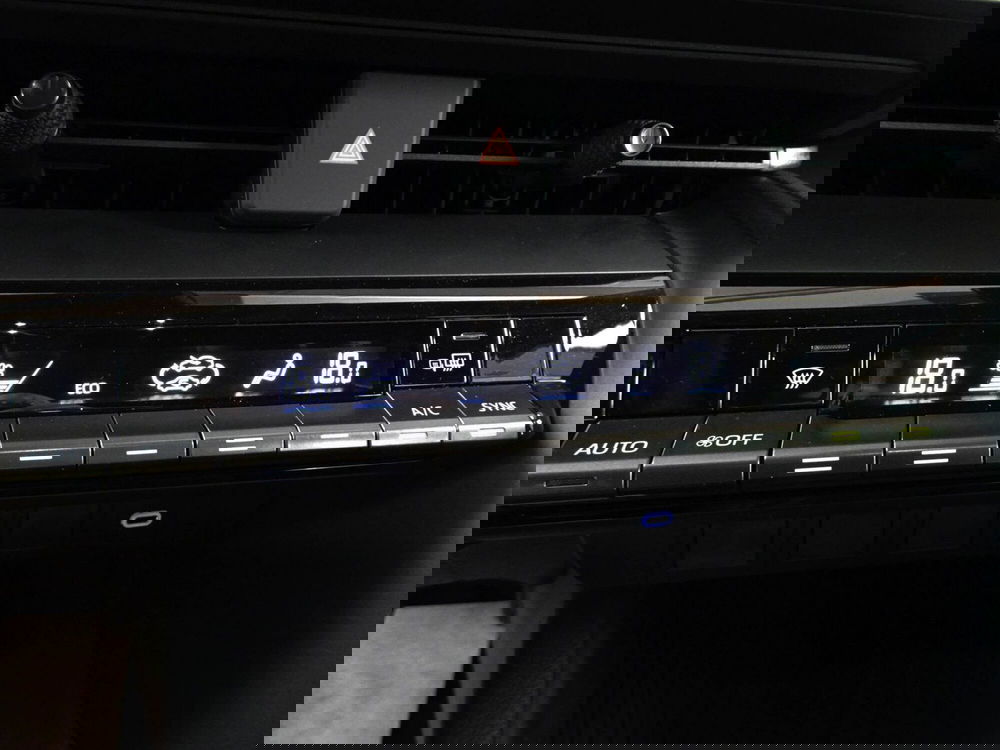 Toyota Toyota C-HR nuova a Treviso (17)