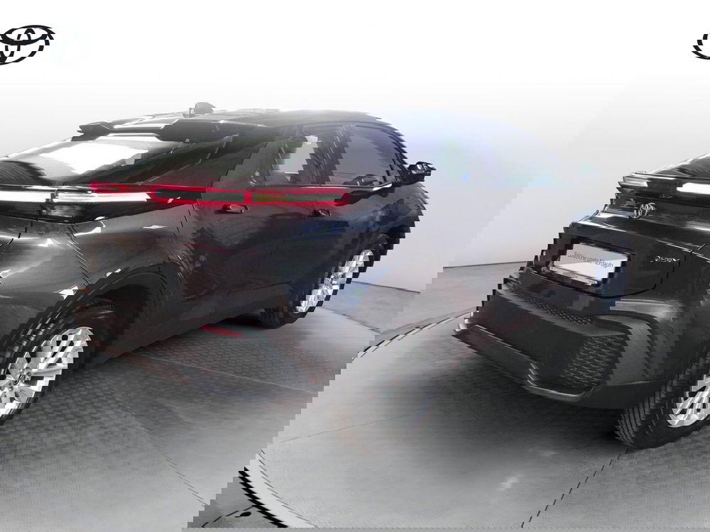 Toyota Toyota C-HR nuova a Treviso (5)