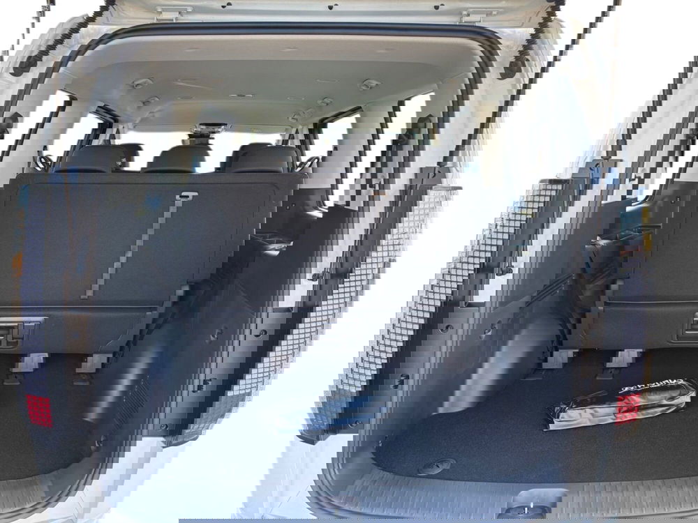 Hyundai Staria nuova a Lucca (13)