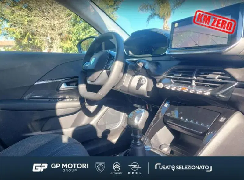 Peugeot 208 nuova a Caserta (5)