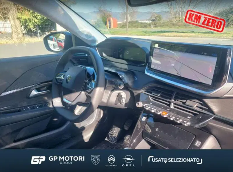 Peugeot 208 nuova a Caserta (9)