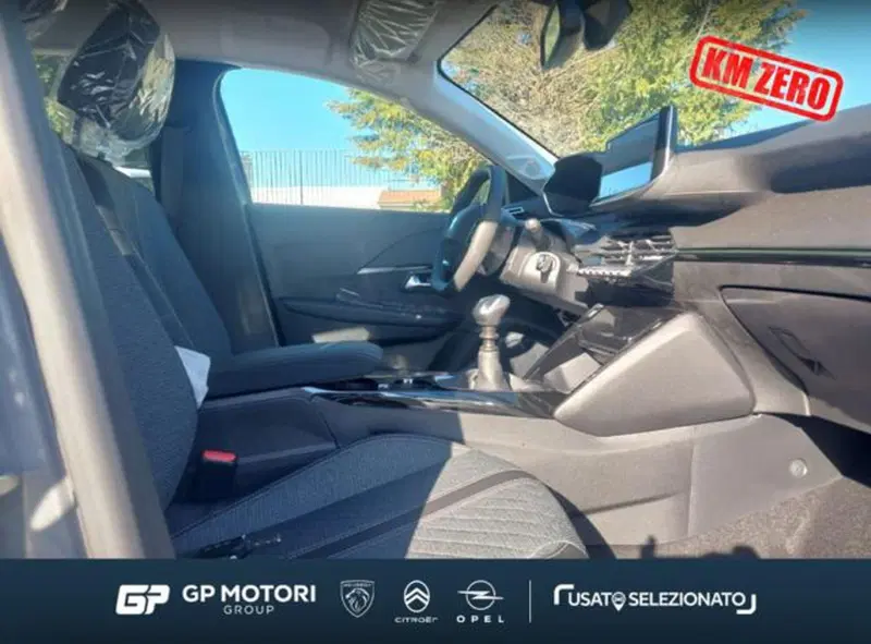 Peugeot 208 nuova a Caserta (8)
