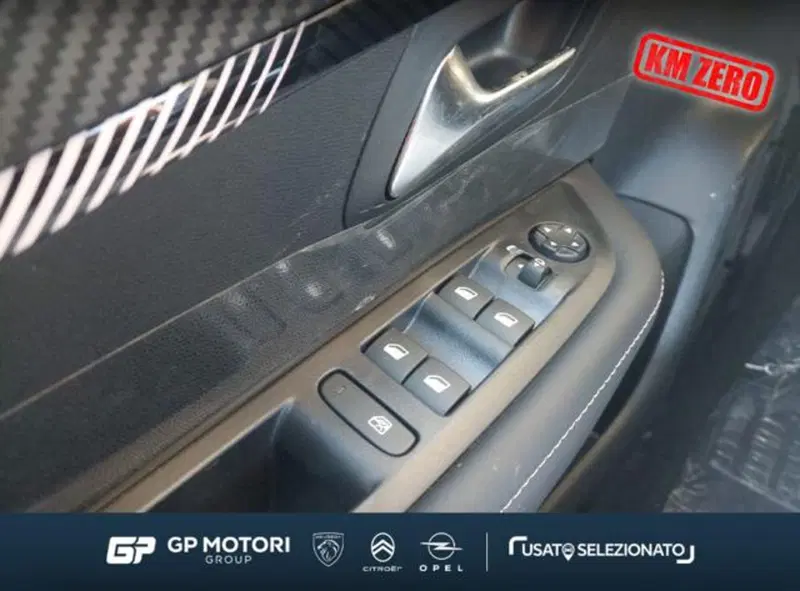 Peugeot 208 nuova a Caserta (9)