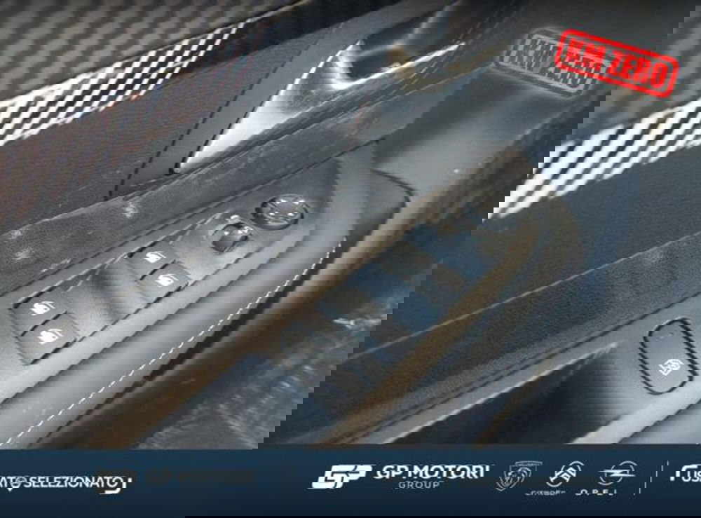 Peugeot 208 nuova a Caserta (9)