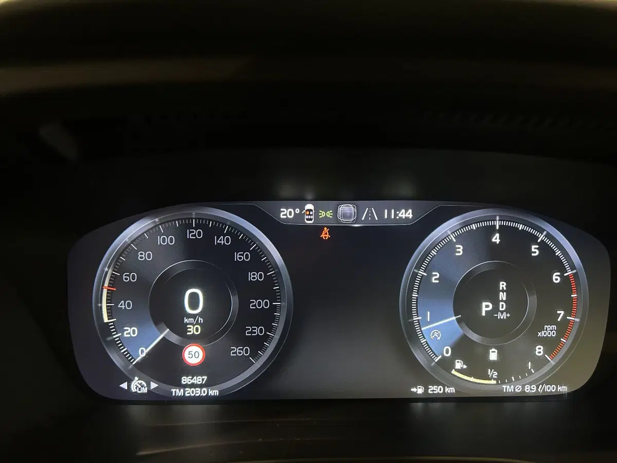 Volvo XC40 usata a Milano (9)