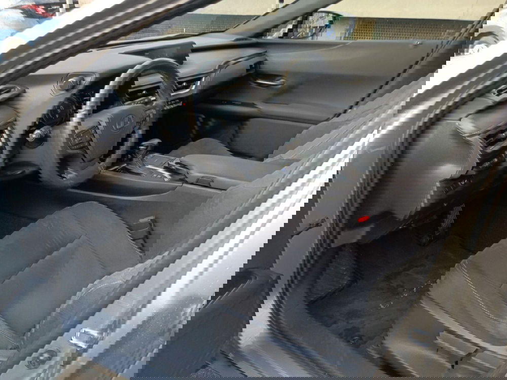 Lexus UX usata a Milano (15)