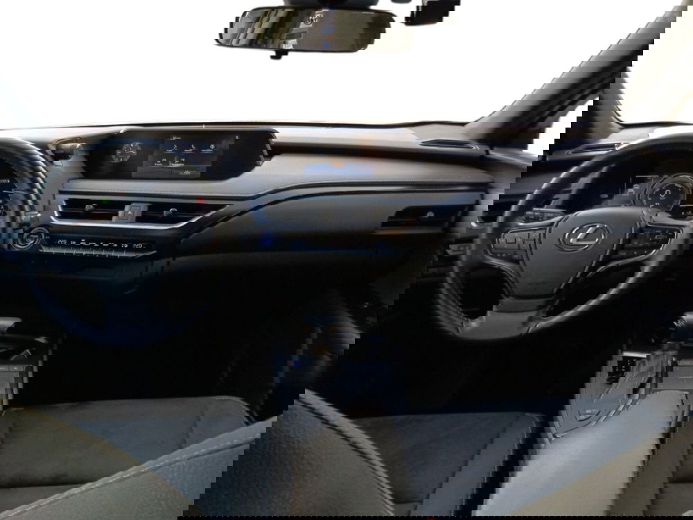 Lexus UX usata a Milano (9)