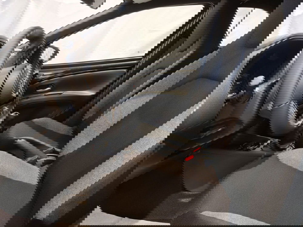 Toyota Aygo X nuova a Roma (13)