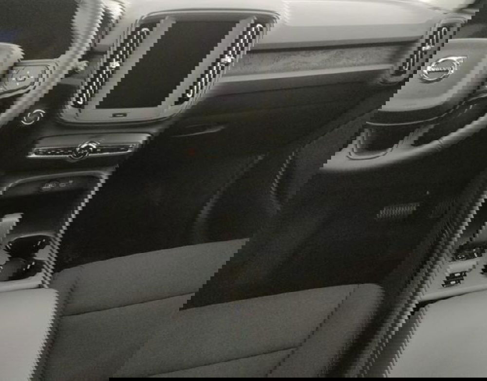 Volvo XC40 nuova a Modena (14)