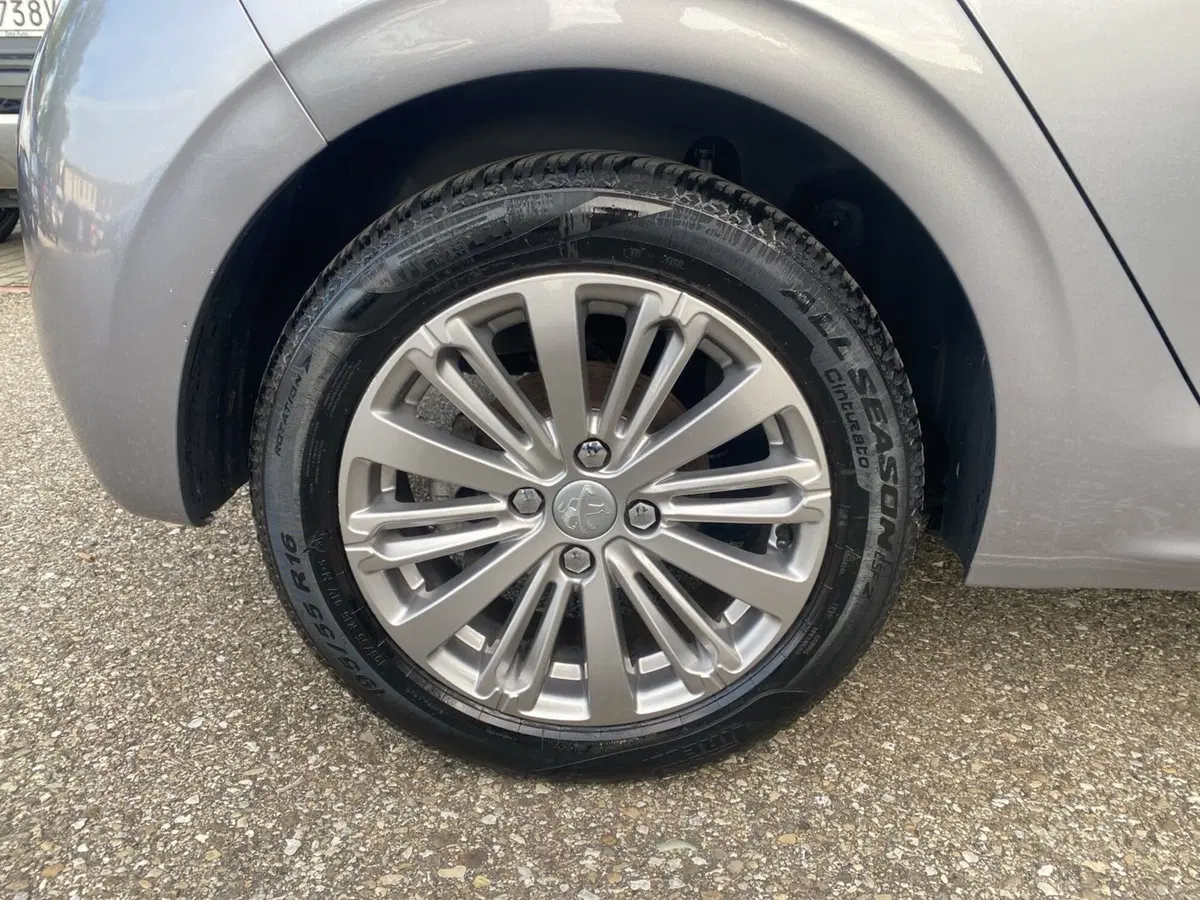 Peugeot 208 usata a Bologna (9)