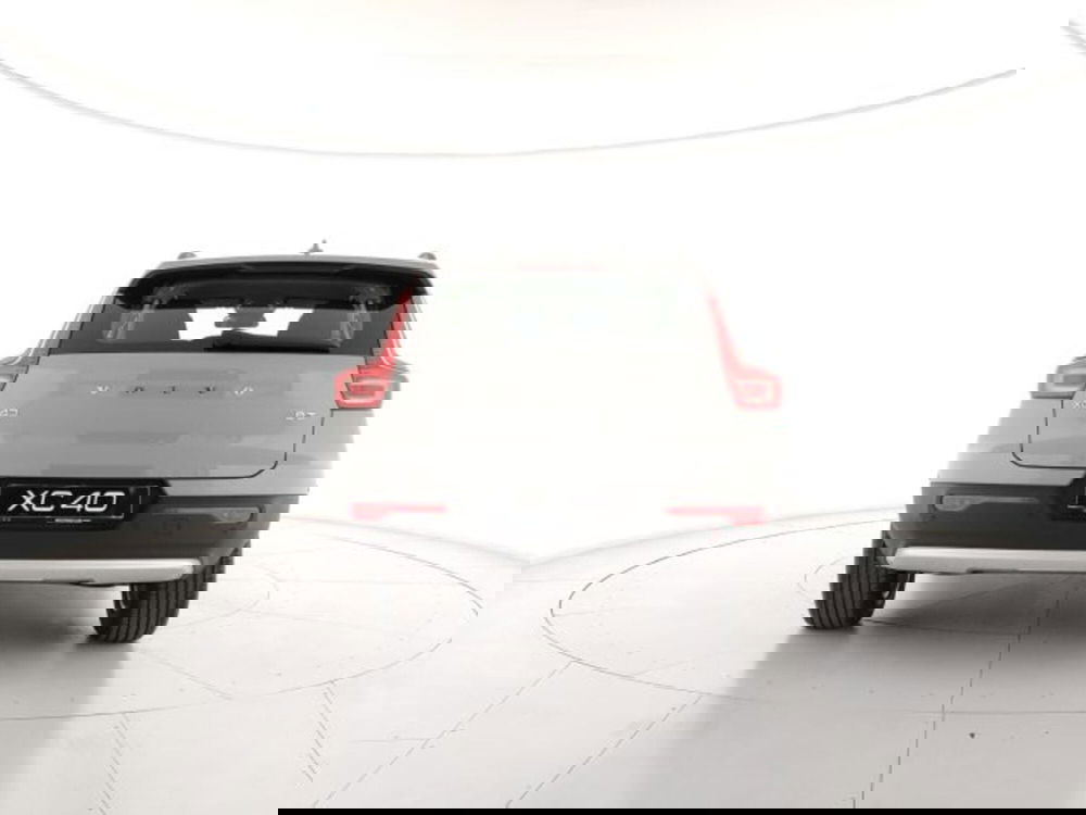 Volvo XC40 nuova a Modena (4)